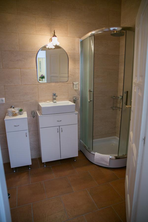 סובוטיקה Kolar Apartment מראה חיצוני תמונה